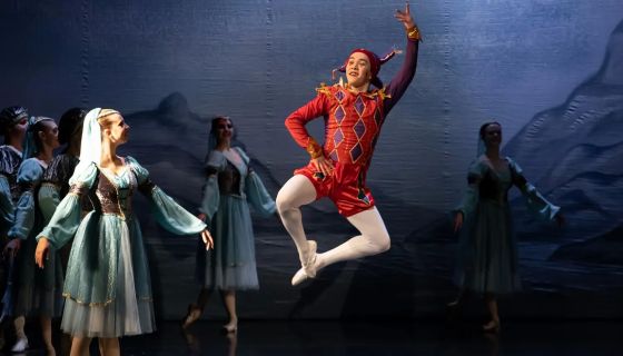 Балет «Лебединое озеро», Октябрьский