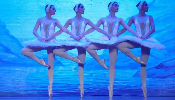 Балет «Лебединое озеро», Октябрьский