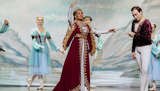 Балет «Лебединое озеро», Октябрьский