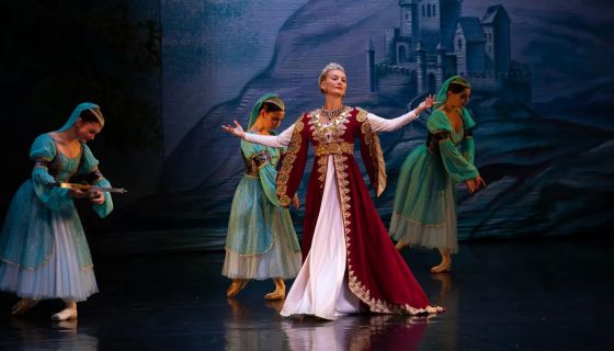 Балет «Лебединое озеро», Октябрьский