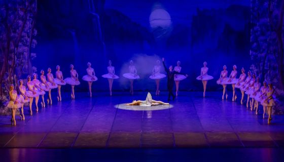 Балет «Лебединое озеро», Октябрьский